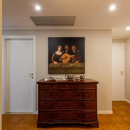 Housmart Lorenzo Costa 17 Apartment