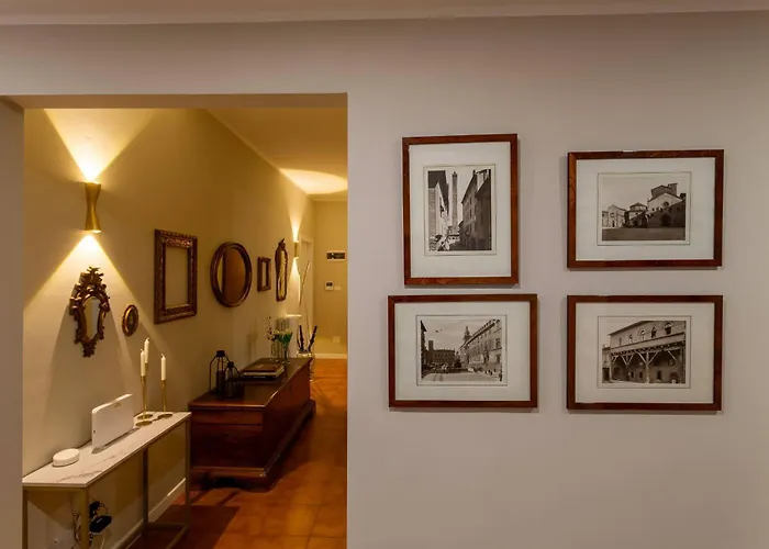 Housmart Lorenzo Costa 17 بولونيا