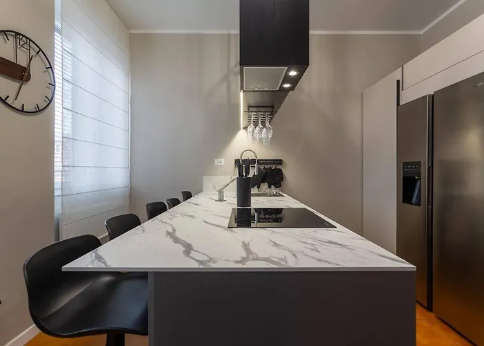 Housmart Lorenzo Costa 17 公寓 *