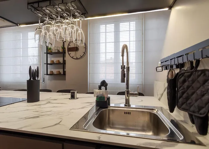 Housmart Lorenzo Costa 17 شقة