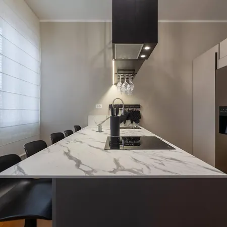 Housmart Lorenzo Costa 17 アパート *
